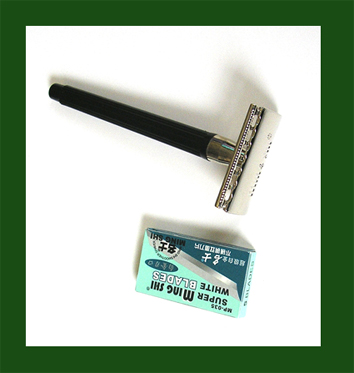 Double Edged Shaving Razor in Stainless Steel with Bonus Pack of Disposable Blades